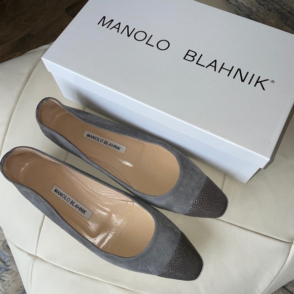 Manolo Blahnik Gray Suede Flats with Pebbled Textured Leather Toe   SIze 7 - Picture 1 of 9